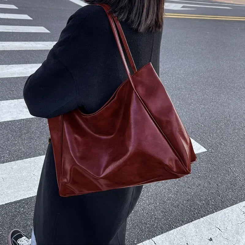 Bolsa Tote Grande em Pele Macia – Design Minimalista e Versátil