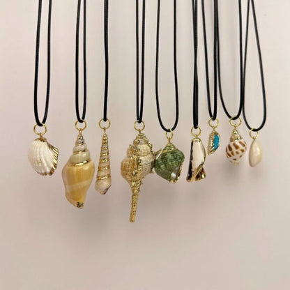 Natural Shell Pendant Necklace for Women – Bohemian Conch Cowrie Choker with Rope Chain, Ocean Beach Jewelry Gift